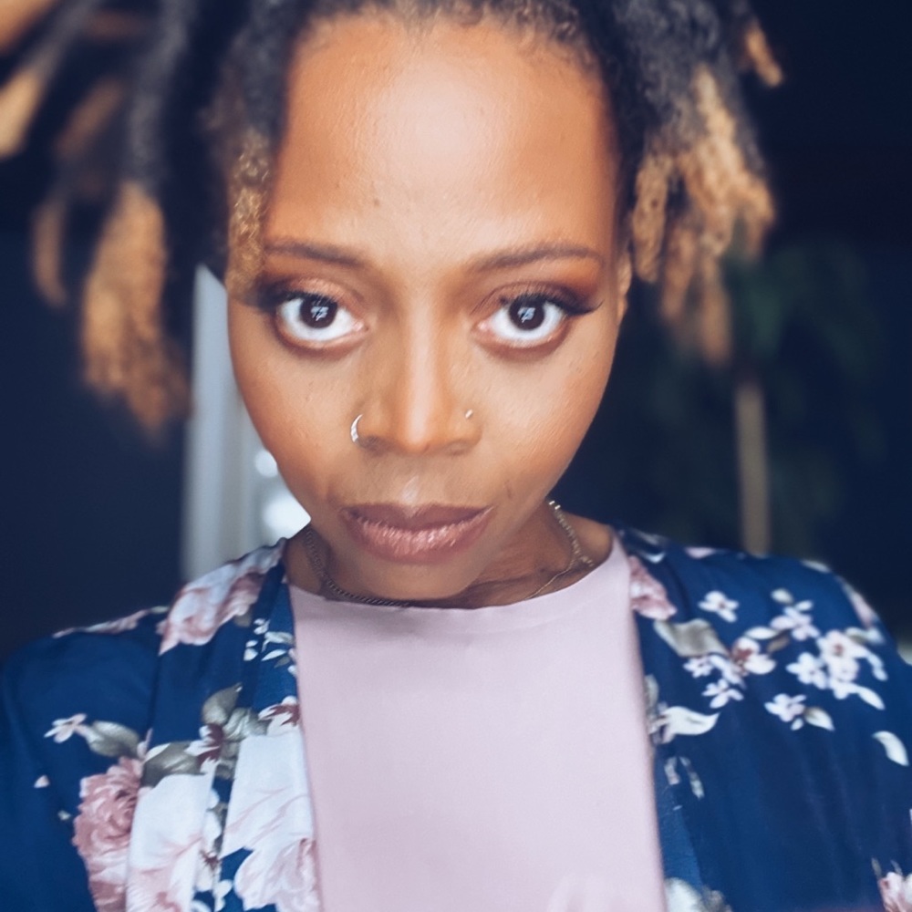 Hey! I personally love lululemon, Tory Burch, Goyard, Louis Vuitton, Paul Green